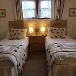 Cosy 2-bedroom In The District 보우네스온윈더미어
