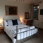 בית נופש Cosy 2-bedroom In The District