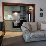 펜션 Cosy 2-bedroom In The District 보우네스온윈더미어