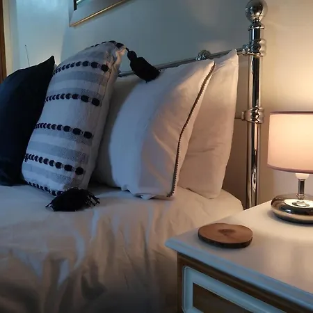 Cosy 2-bedroom In The District